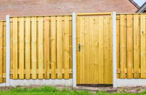 Garden Fencing Radcliffe Greater Manchester (M26)
