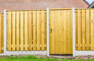 Garden Fencing Wellingborough Northamptonshire (NN8)